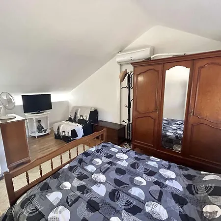 Apartment Mezzanine Climatise Proche Avec Terrasse Et Parking A Saint-raphael - Fr-1-226a-162 Saint-Raphael (Var)