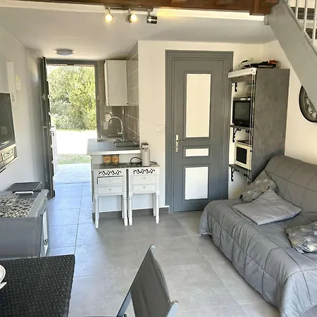 Apartment Mezzanine Climatise Proche Avec Terrasse Et Parking A Saint-raphael - Fr-1-226a-162